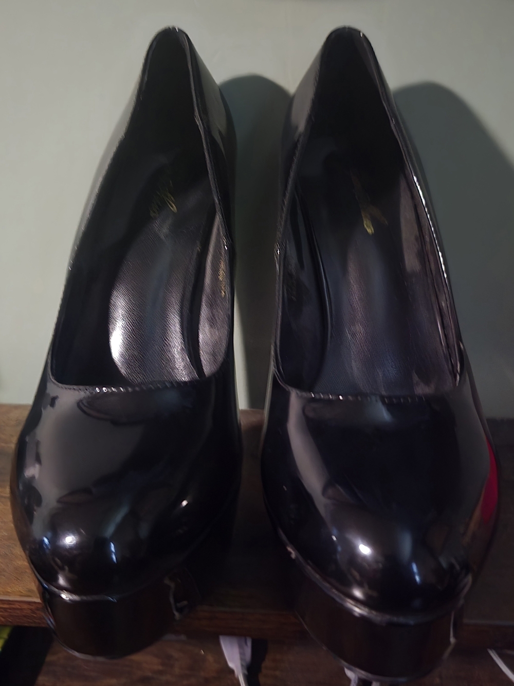 Genshuo Black Patent Platform Pumps